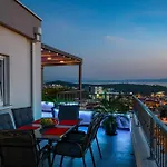Penthouse Sunset * マカルスカ