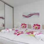 Penthouse Sunset * マカルスカ